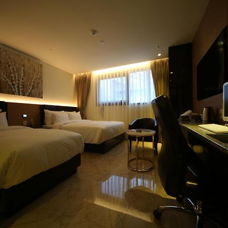 First Hotel Guri Kamer foto