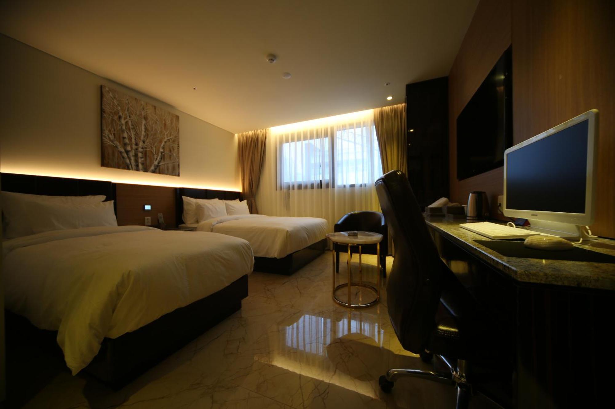 First Hotel Guri Kamer foto